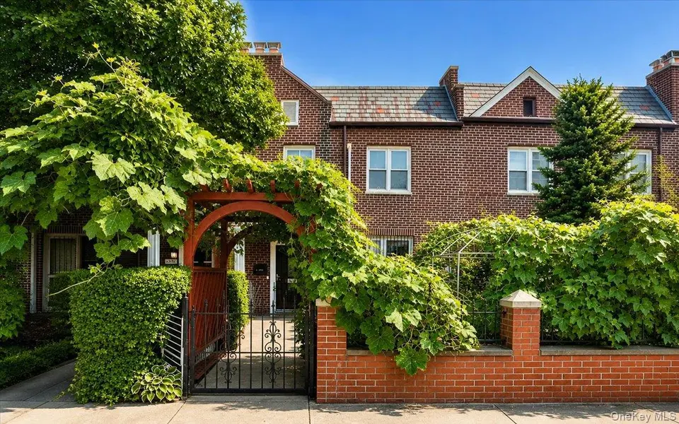 67-30 Harrow ST, Forest Hills, NY 11375