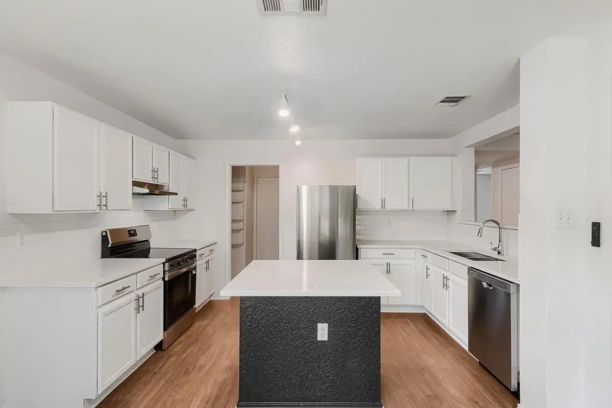 216 Capistrano DR, San Marcos, TX 78666