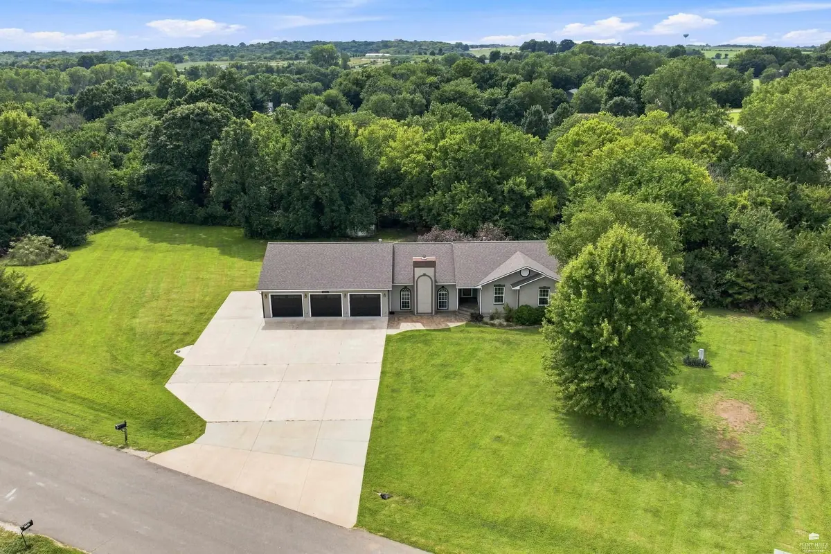 4584 Horizon TRL, Wamego, KS 66547