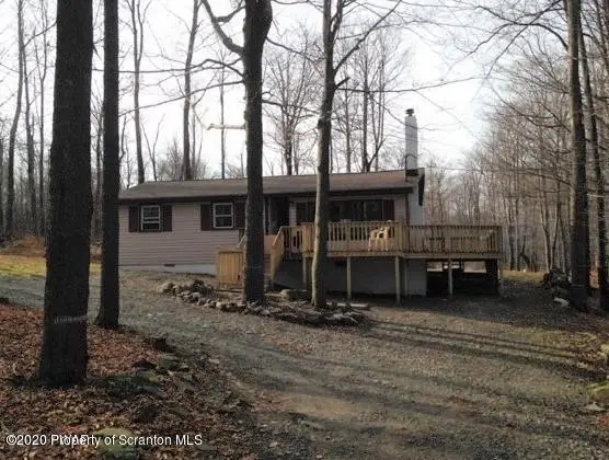 130 Mountain DR, Greentown, PA 18426