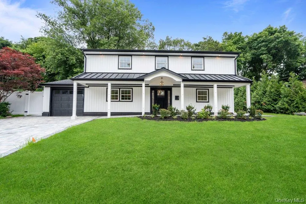 12 E Park DR, Old Bethpage, NY 11804