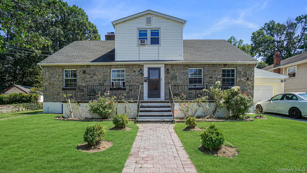 143 S Montgomery St, Valley Stream, NY 11580