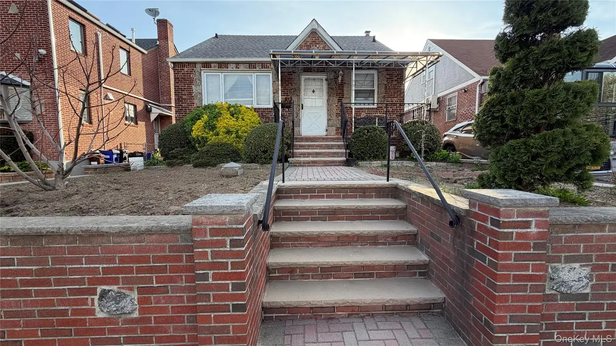 50-27 192nd ST, Fresh Meadows, NY 11365