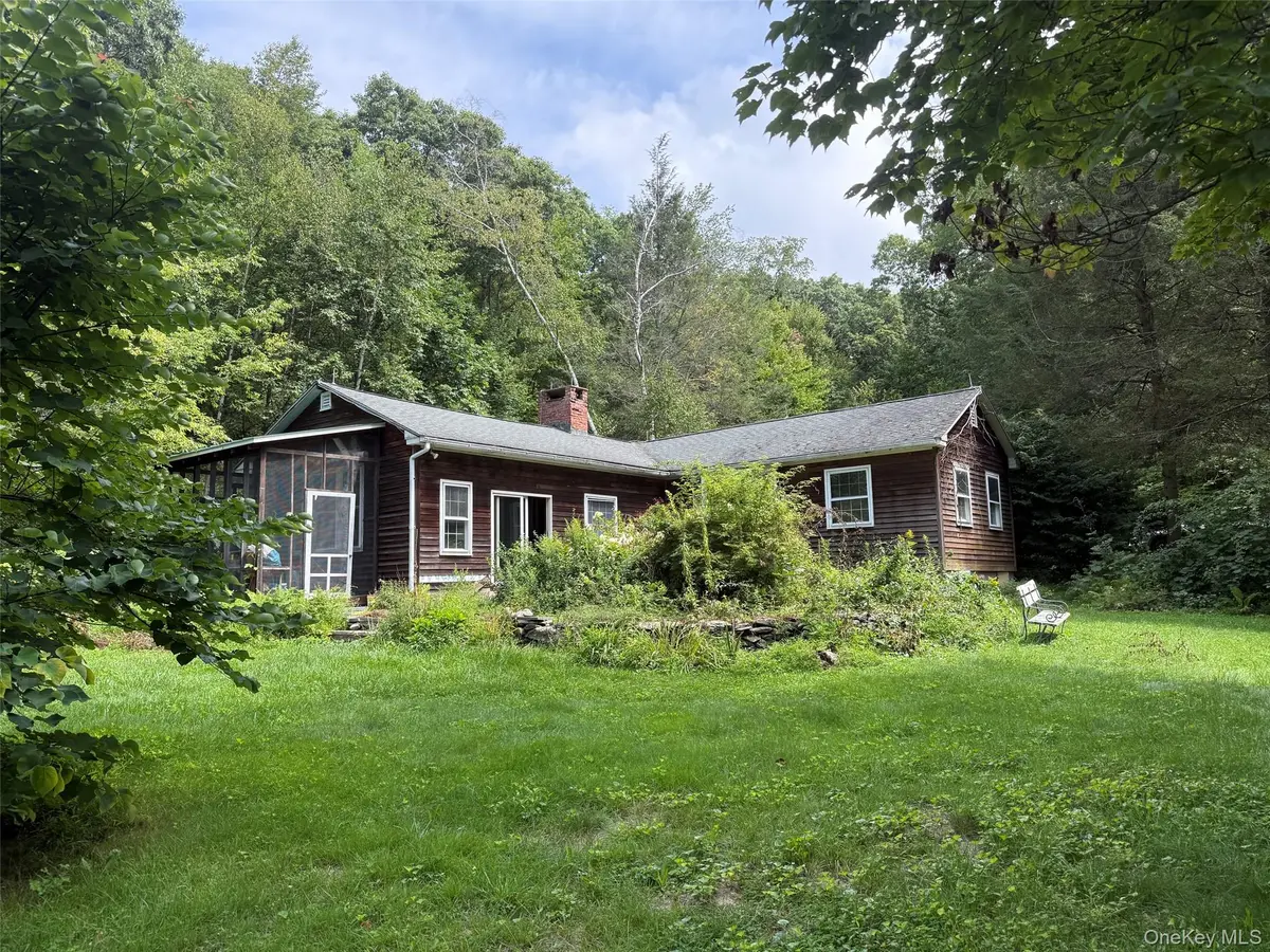 85 Bella Vista RD, Amenia, NY 12501