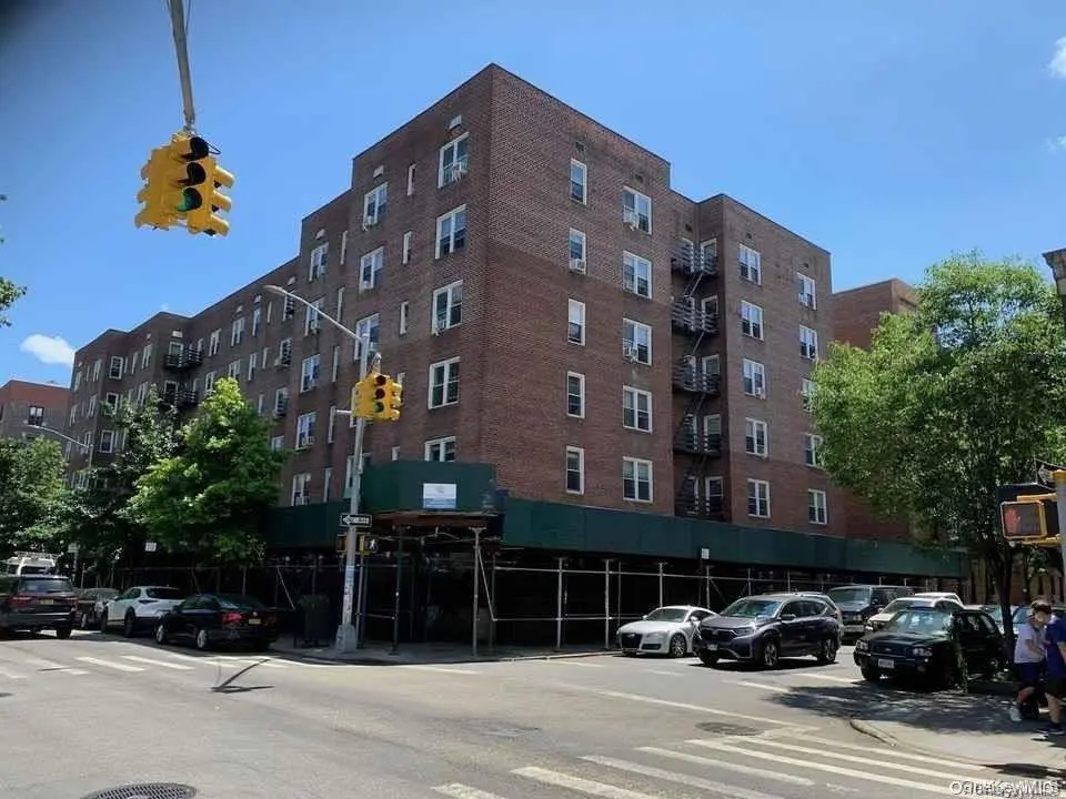 4240 Bowne ST #4D, Flushing, NY 11355