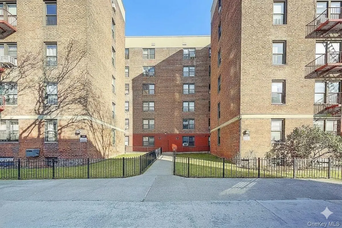 6535 108th ST #B7, Forest Hills, NY 11375