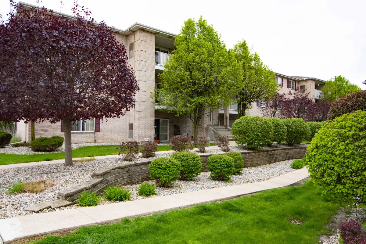 2009 W 75th PL, Merrillville, IN 46410