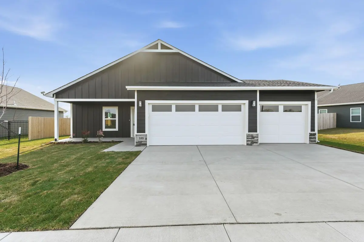 355 N Woodstone St, Derby, KS 67037-7814