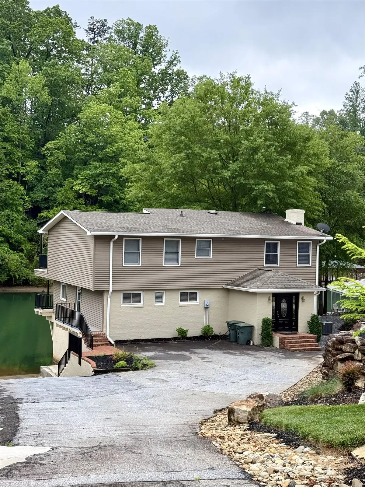 1200 Loran Pointe CIR, Seneca, SC 29672