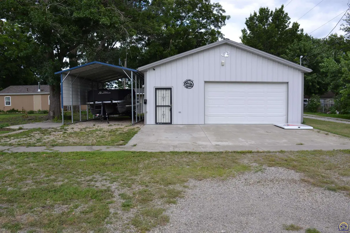 403 Lakin ST, Osage City, KS 66523