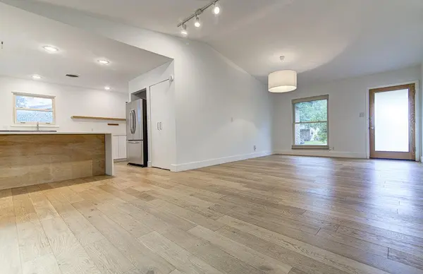 2704 Nottingham LN, Austin, TX 78704