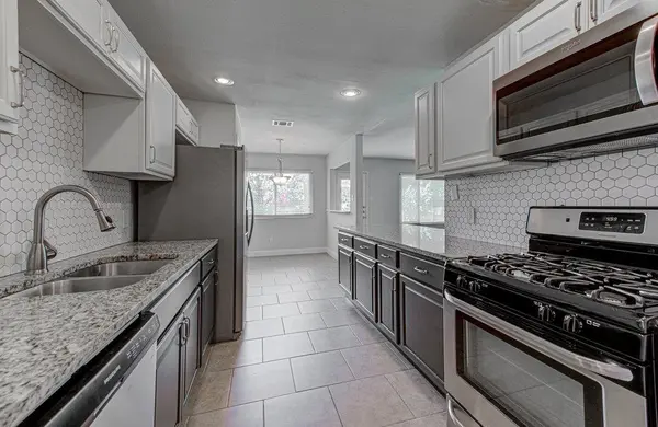 1711 Cricket Hollow DR, Austin, TX 78758