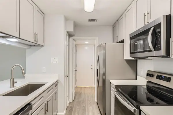 9201 Sedgemoor TRL #B, Austin, TX 78748