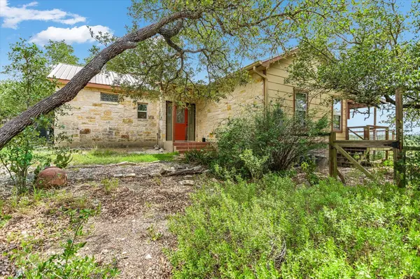 700 CLIFFSIDE RD, Wimberley, TX 78676