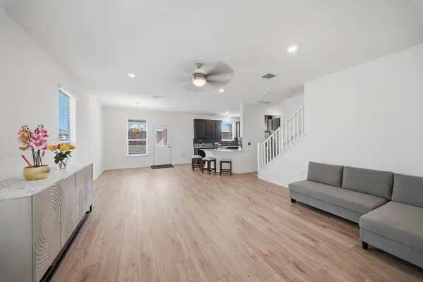 4616 Syndicate RD, Manor, TX 78653