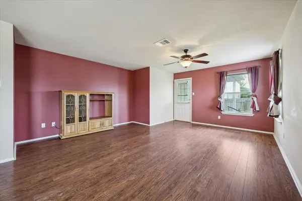 913 Remington DR, Leander, TX 78641