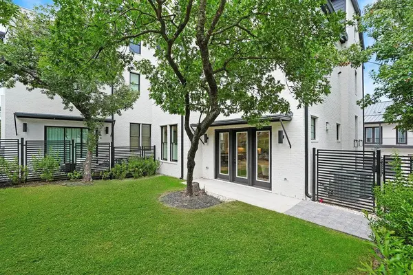 1719 Spyglass DR #17, Austin, TX 78746