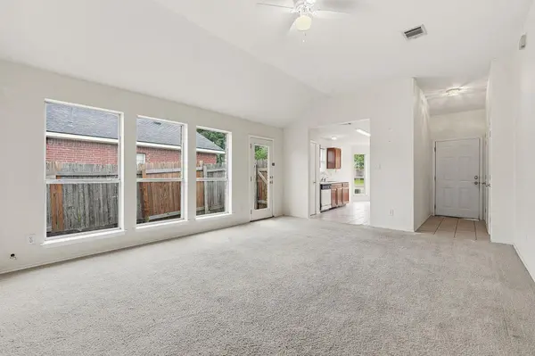 116 Blue Ridge TRL, Elgin, TX 78621