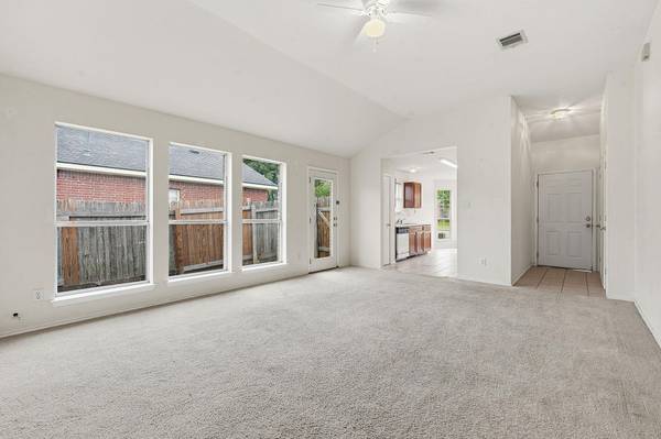 116 Blue Ridge TRL, Elgin, TX 78621