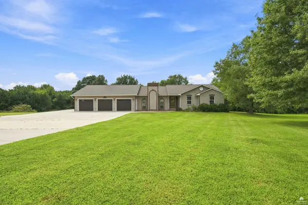 4584 Horizon TRL, Wamego, KS 66547