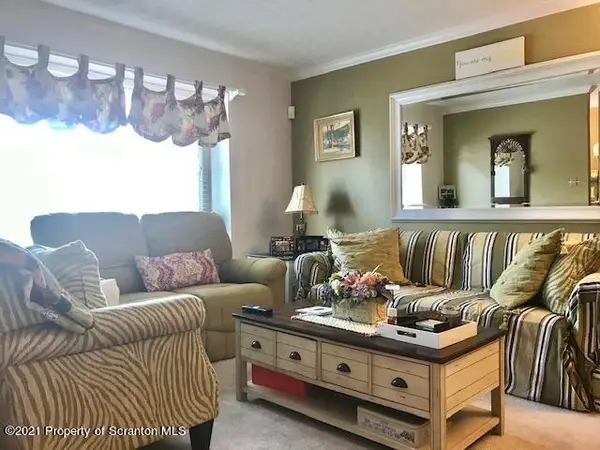 9 Briarwood WAY, Clarks Summit, PA 18411