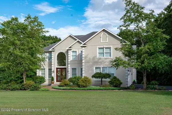1018 Scenic DR, Clarks Summit, PA 18411