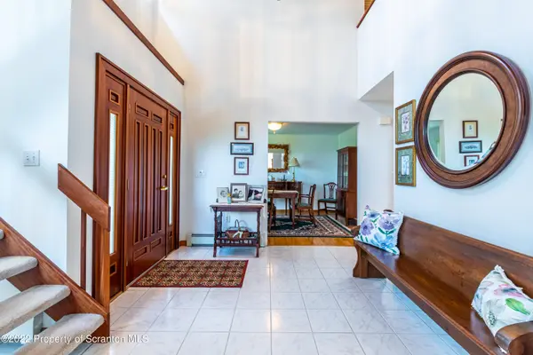 102 Squirrel Run, Clarks Green, PA 18411