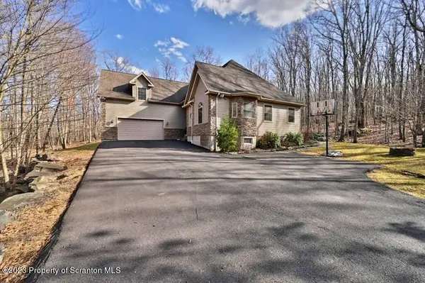 1238 Acacia DR,  Hawley,  PA 18428