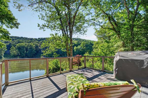 51 Lake DR, Lake Peekskill, NY 10537