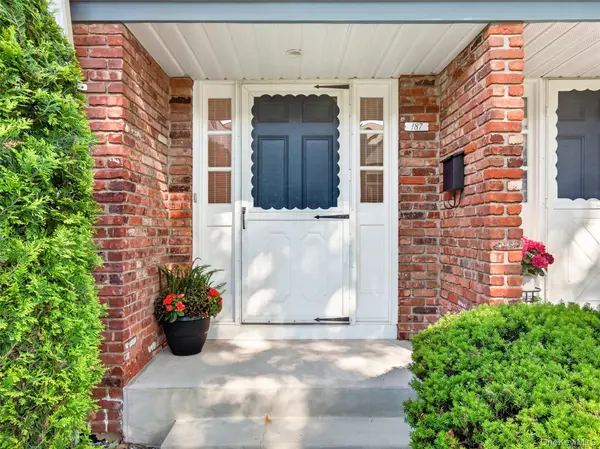 187 Doxbury LN, Suffern, NY 10901