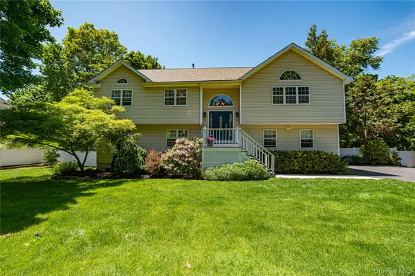 94 Woodhull RD,  Huntington,  NY 11743