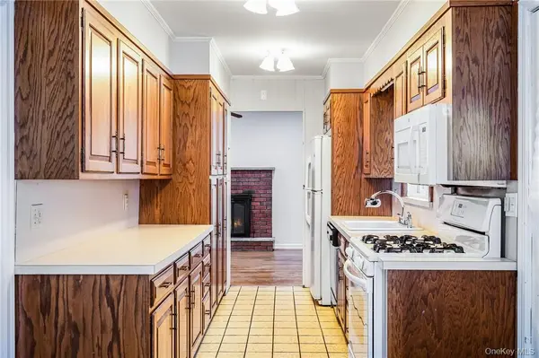 11 Hillside PL, Rye, NY 10580
