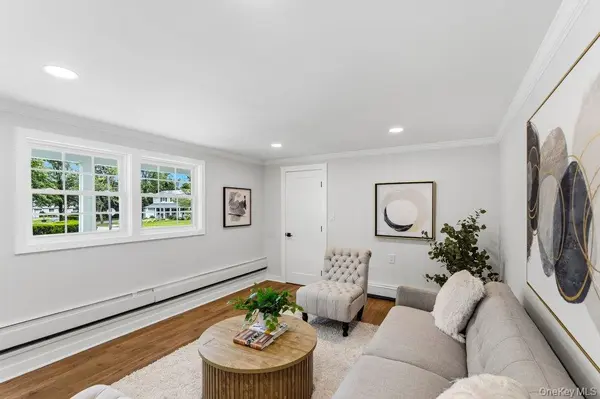 12 E Park DR, Old Bethpage, NY 11804