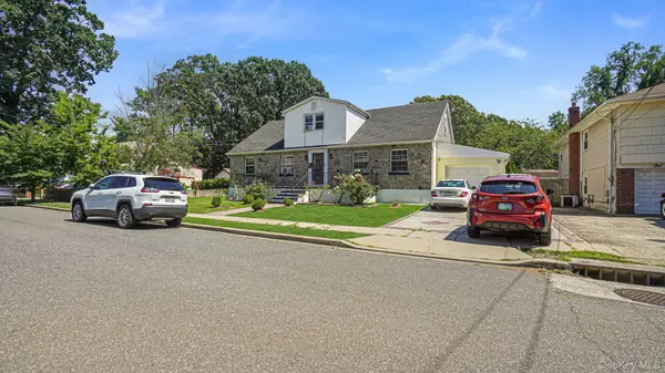143 S Montgomery St, Valley Stream, NY 11580