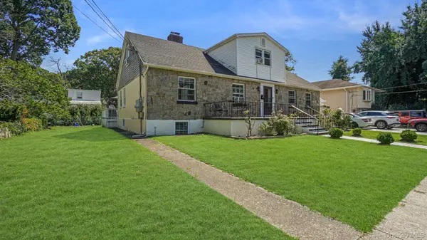 143 S Montgomery St, Valley Stream, NY 11580