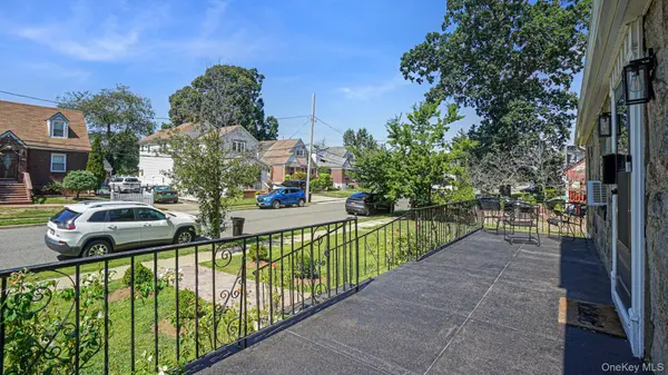 143 S Montgomery St, Valley Stream, NY 11580