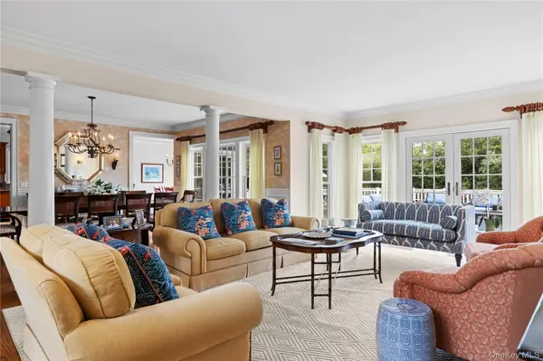 42 Jessup LN, Westhampton Beach, NY 11978