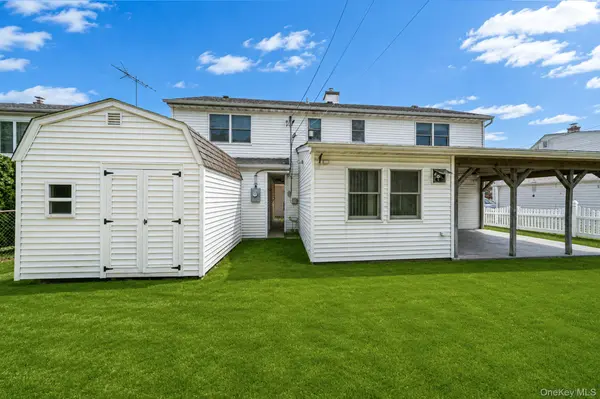 120 Ranch LN, Levittown, NY 11756