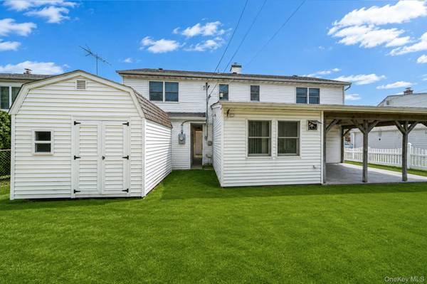 120 Ranch LN, Levittown, NY 11756