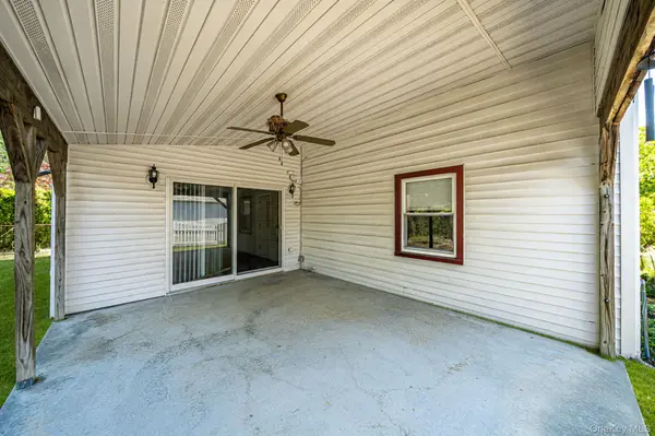 120 Ranch LN, Levittown, NY 11756