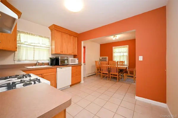 76-04 252nd ST, Bellerose, NY 11426
