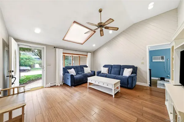 115 Argyle AVE, Selden, NY 11784