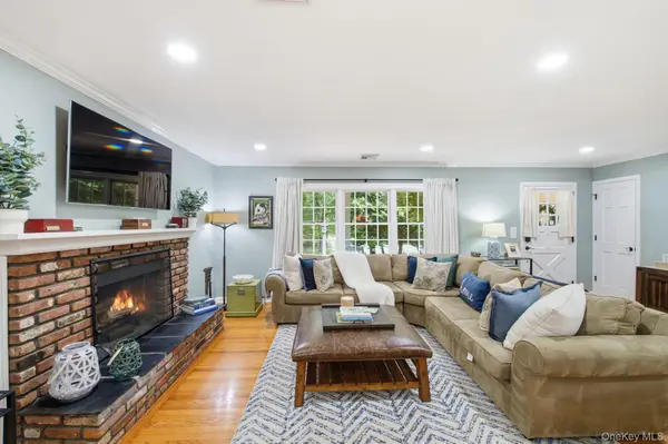 3 Valleyview DR, Northport, NY 11768