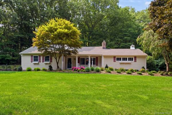3 Valleyview DR, Northport, NY 11768