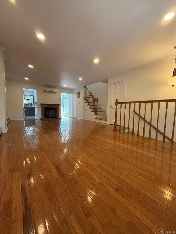 316 121st ST #72A, College Point, NY 11356