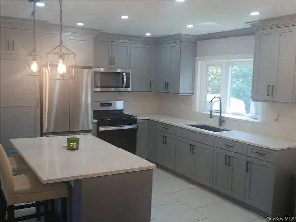807 Iris PL, West Hempstead, NY 11552