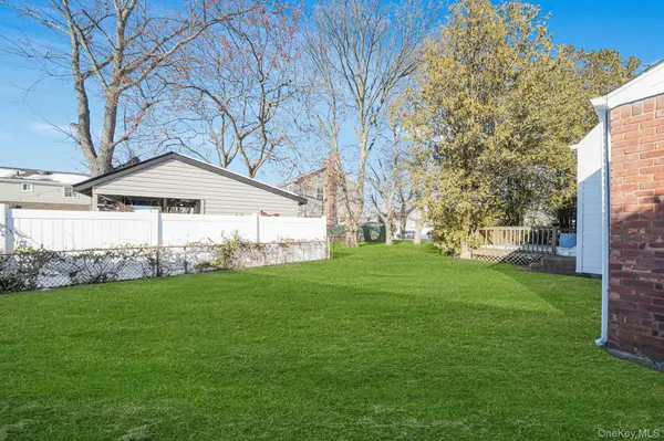 182 W 17th ST, Deer Park, NY 11729