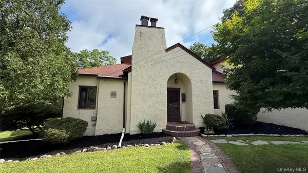 1 Sunset DR, Suffern, NY 10901