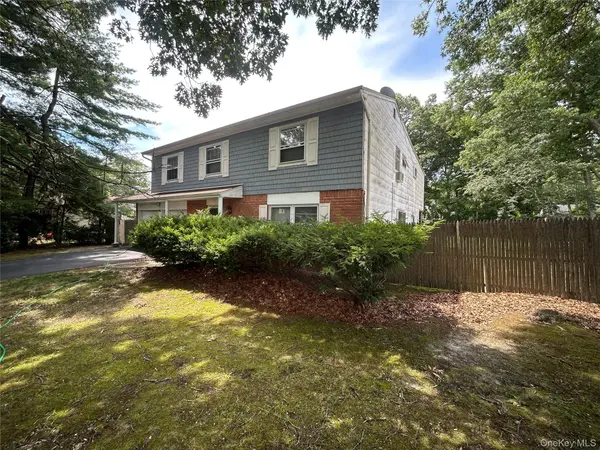 47 Andover DR, Coram, NY 11727