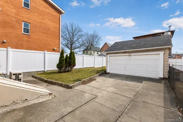 6117 165th ST, Fresh Meadows, NY 11365